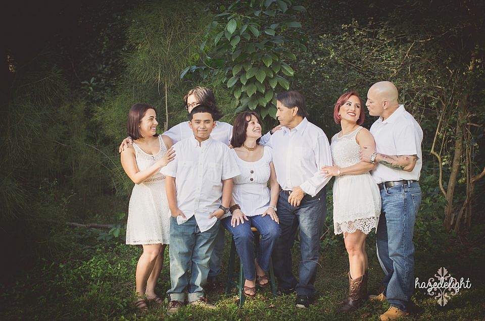 Family Photo Session in Tree Tops Park at Davie, Fl.